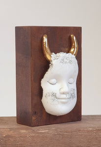 Block head with golden horns