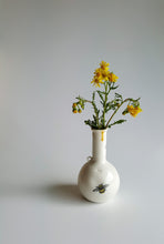 Load image into Gallery viewer, Round bottle with Bee Design and yellow dribble
