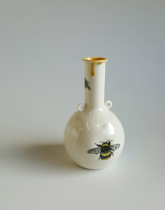 Round bottle with Bee Design and yellow dribble